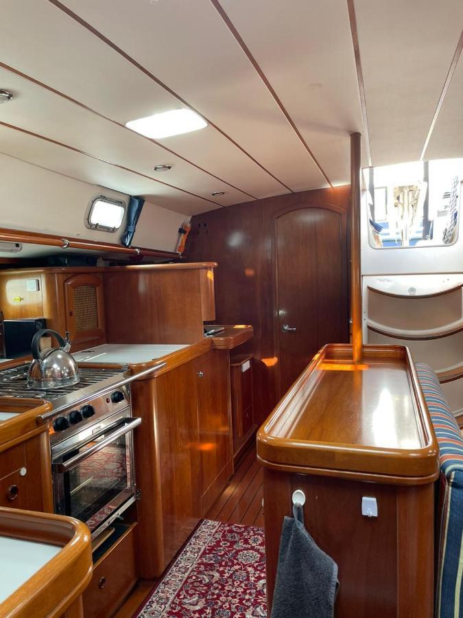 فندق برشلونةفي  Beautiful And Comfortable Sailboat With Secure Parking Available المظهر الخارجي الصورة