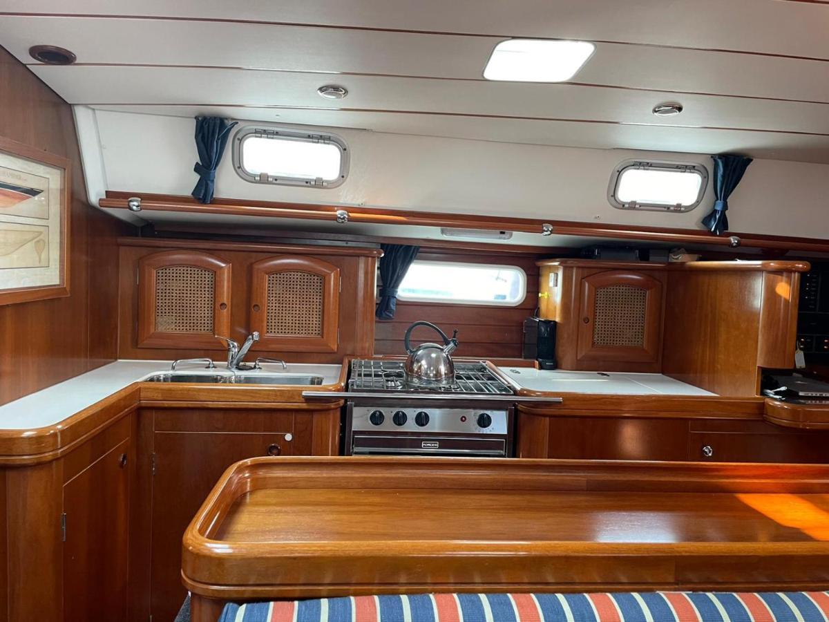 فندق برشلونةفي  Beautiful And Comfortable Sailboat With Secure Parking Available المظهر الخارجي الصورة