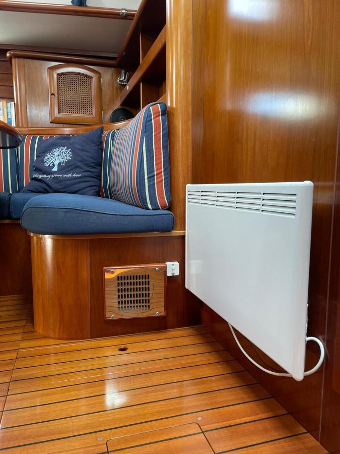 فندق برشلونةفي  Beautiful And Comfortable Sailboat With Secure Parking Available المظهر الخارجي الصورة