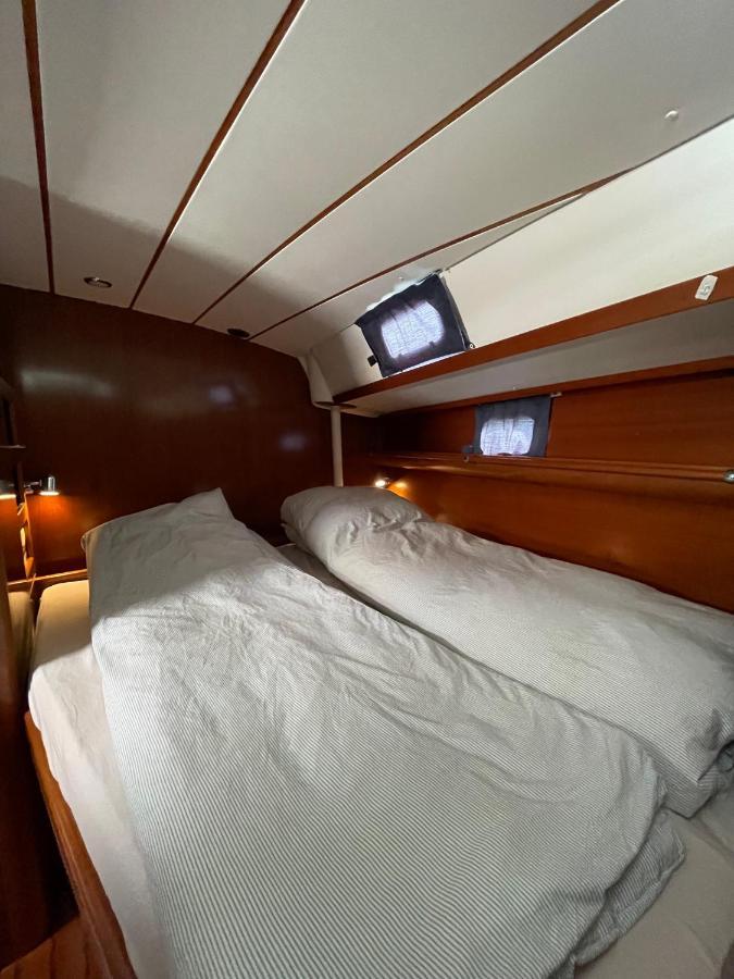 فندق برشلونةفي  Beautiful And Comfortable Sailboat With Secure Parking Available المظهر الخارجي الصورة
